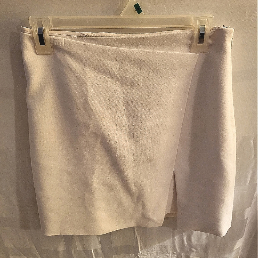 WHITE HOUSE BLACK MARKET White A-Line Skirt with Slit • Women's Size 0